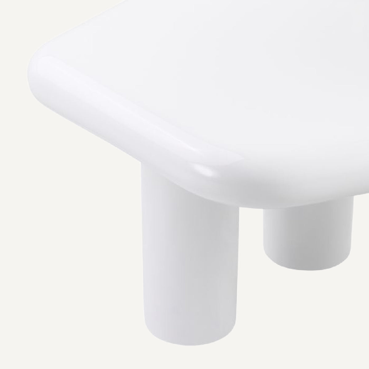 Table d'appoint en résine blanche | Eichholtz Matiz | REMO-HOME, mobilier et décoration d'intérieur