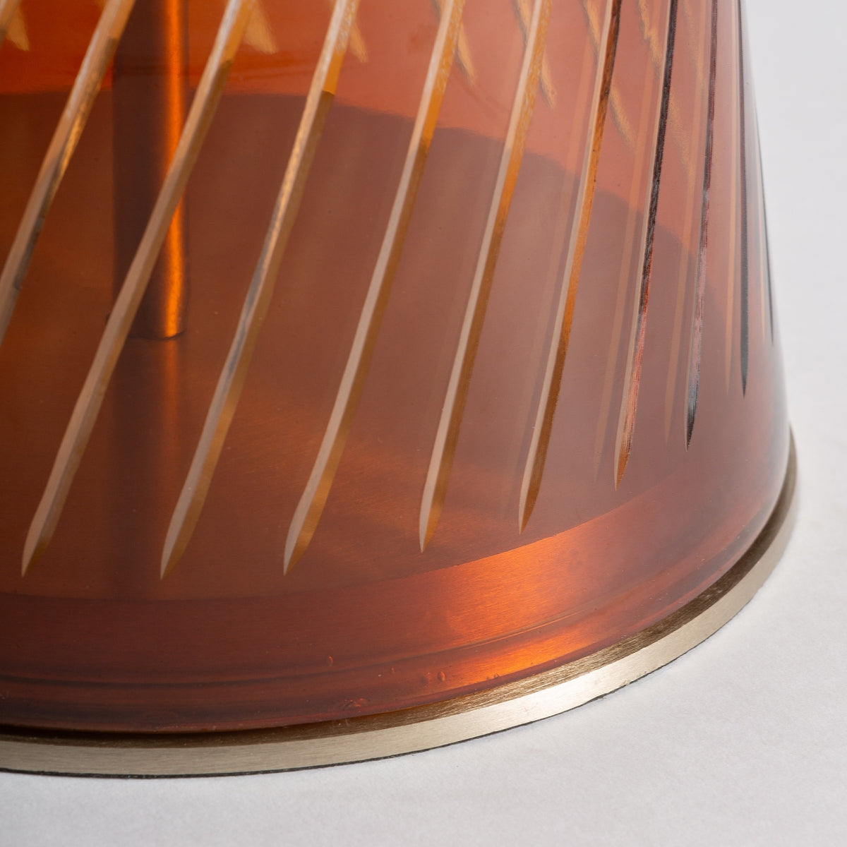 Table d'appoint en verre ambré | VICAL Orvos | REMO-HOME, mobilier design et décoration d'intérieur