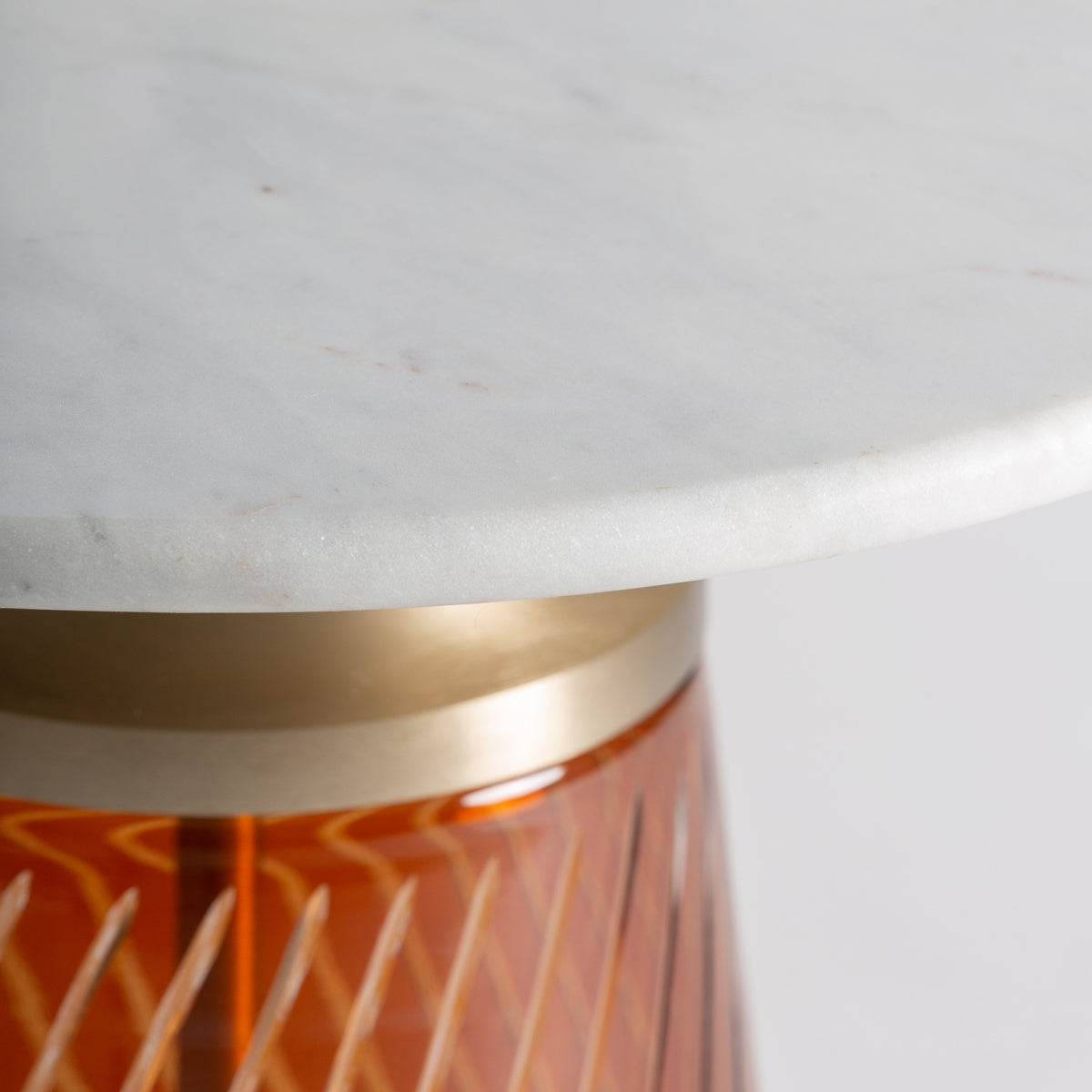 Table d'appoint en verre ambré | VICAL Orvos | REMO-HOME, mobilier design et décoration d'intérieur