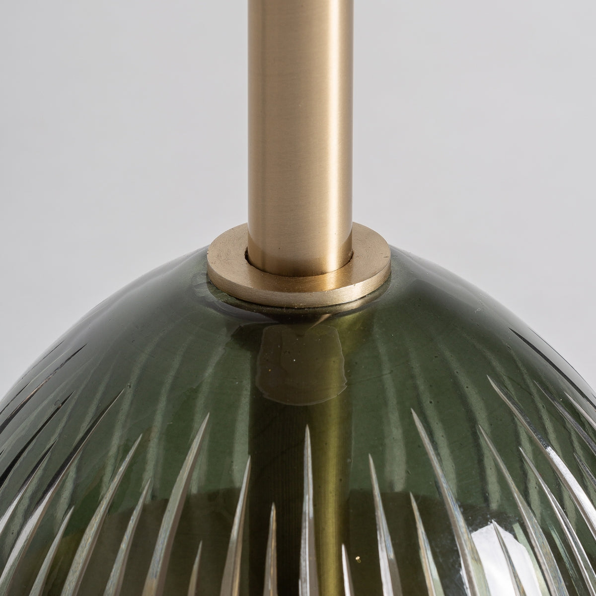 Table d'appoint en verre soufflé vert | VICAL Murano | REMO-HOME, mobilier design et décoration d'intérieur