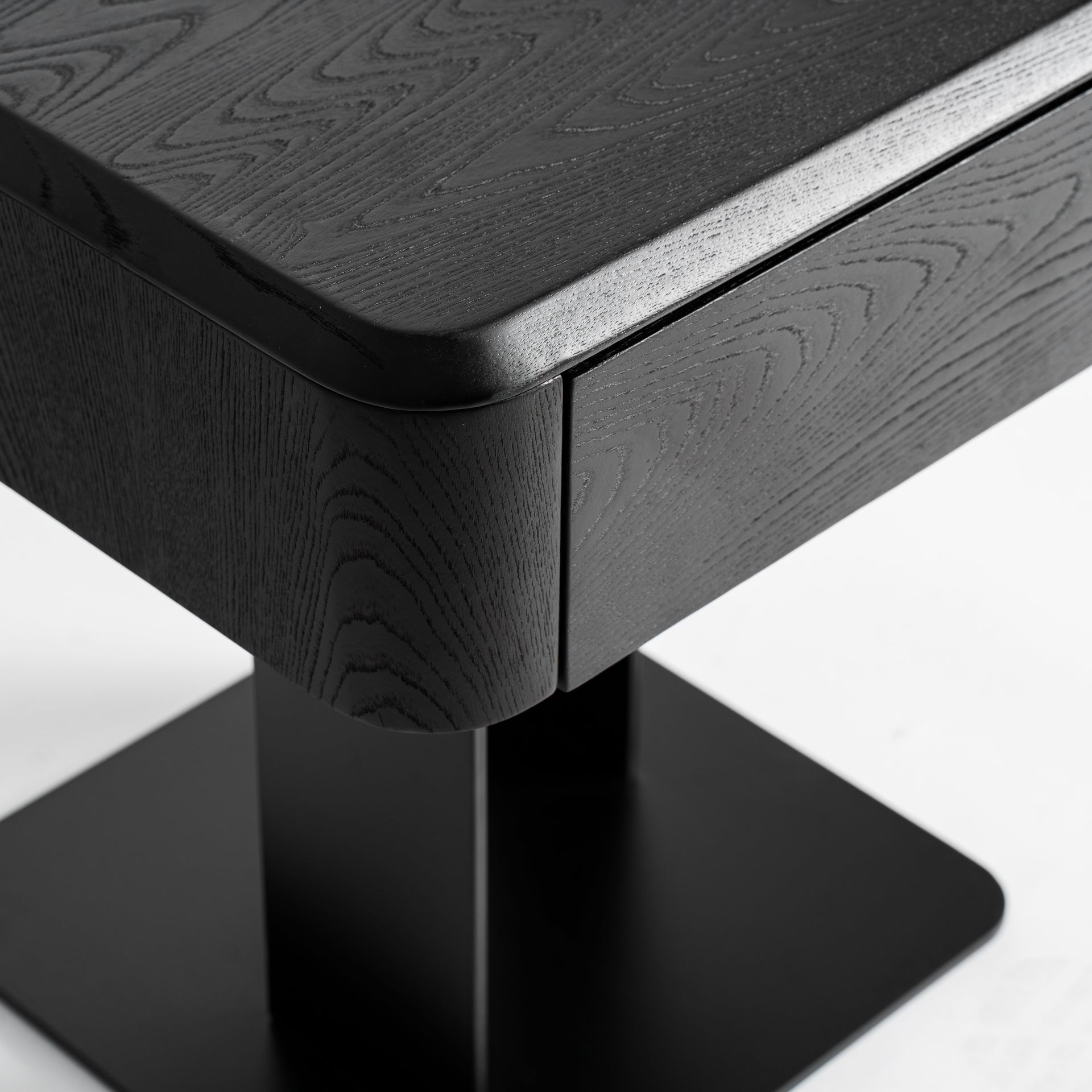 Table de chevet orme fer noir minimaliste | VICAL Caiza | REMO-HOME, mobilier design et décoration d'intérieur