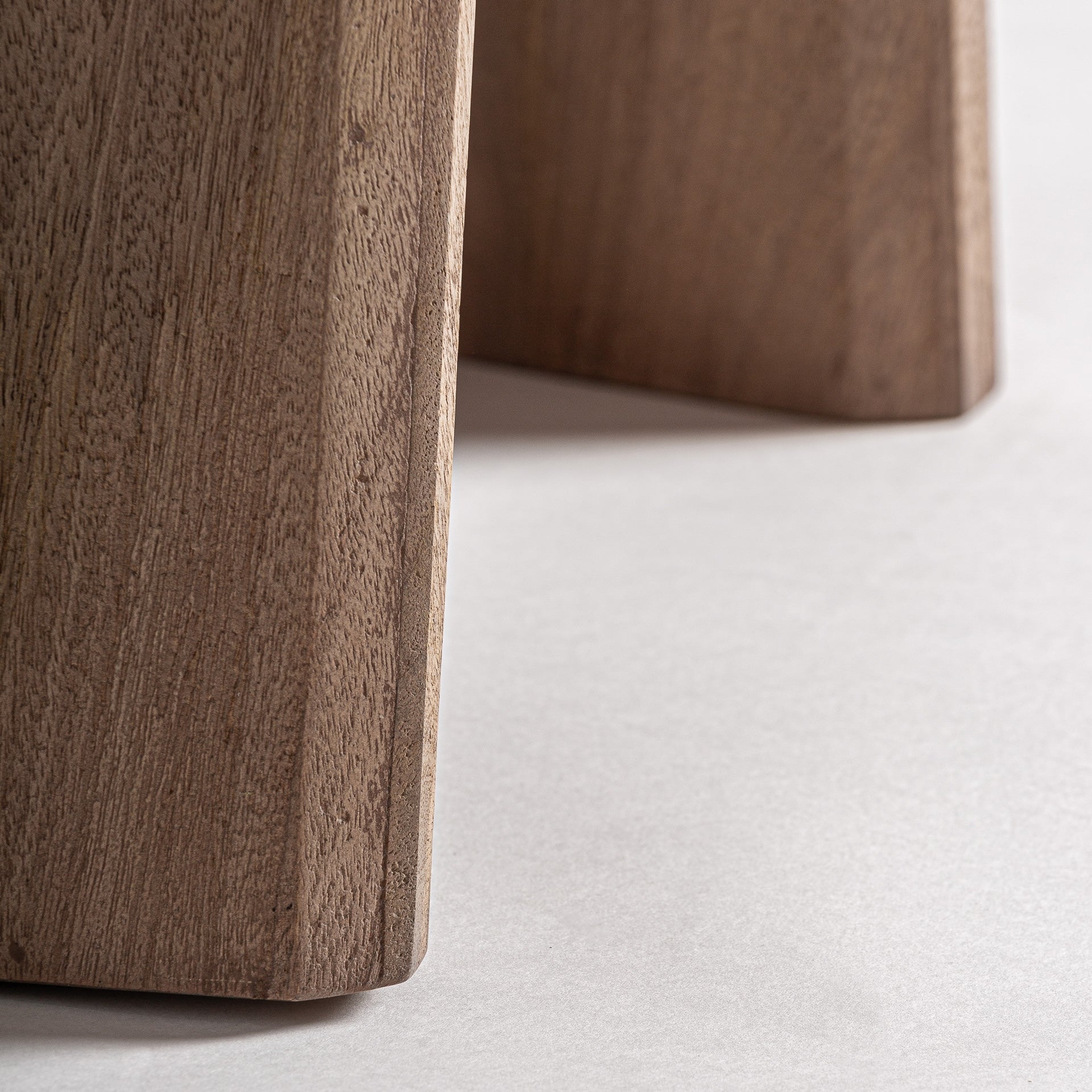 Table ronde bois manguier et fer noir | VICAL Ardoix | REMO-HOME, mobilier design et décoration d'intérieur