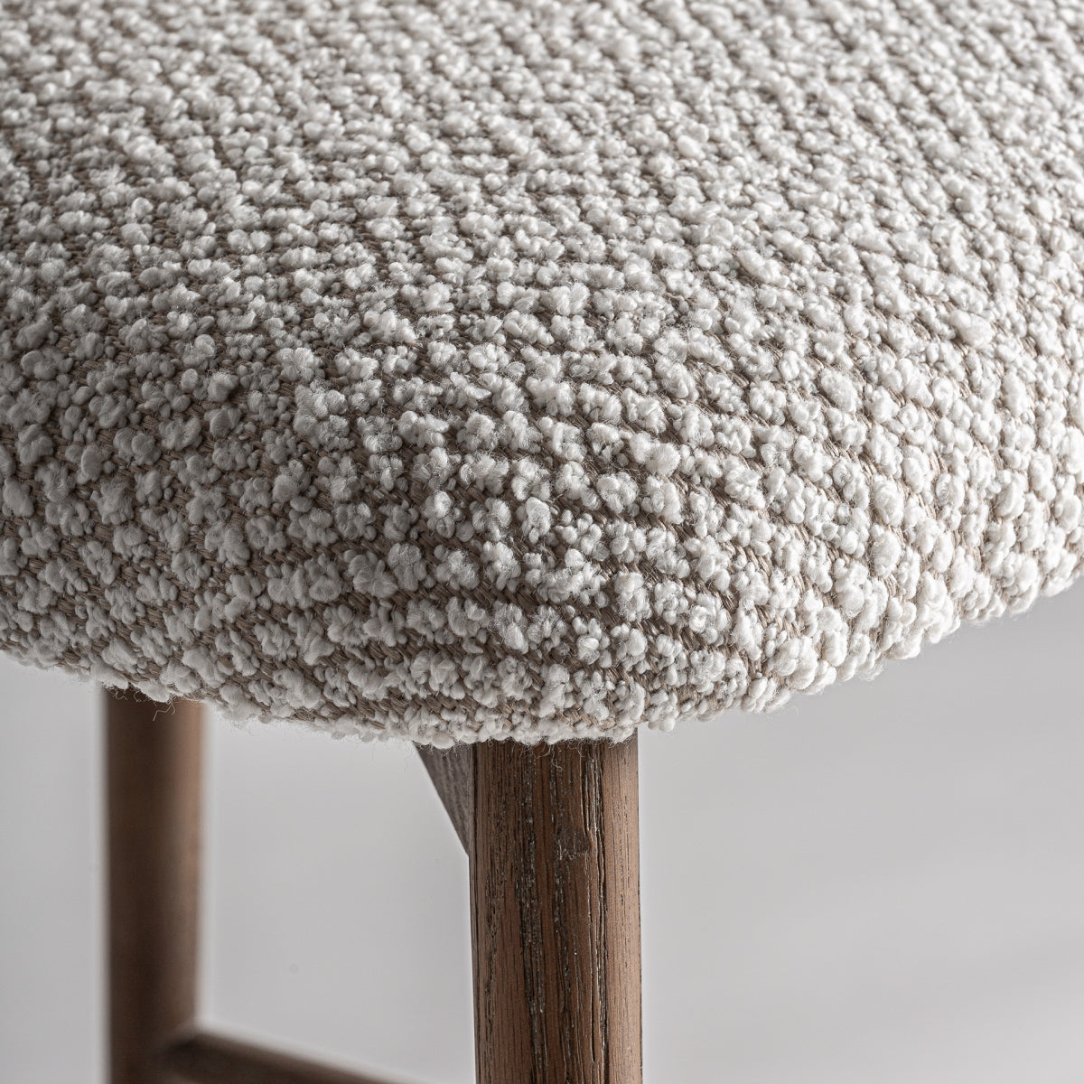 Tabouret de bar en tissu beige | Vical Gerb | REMO-HOME, mobilier design et décoration d'intérieur