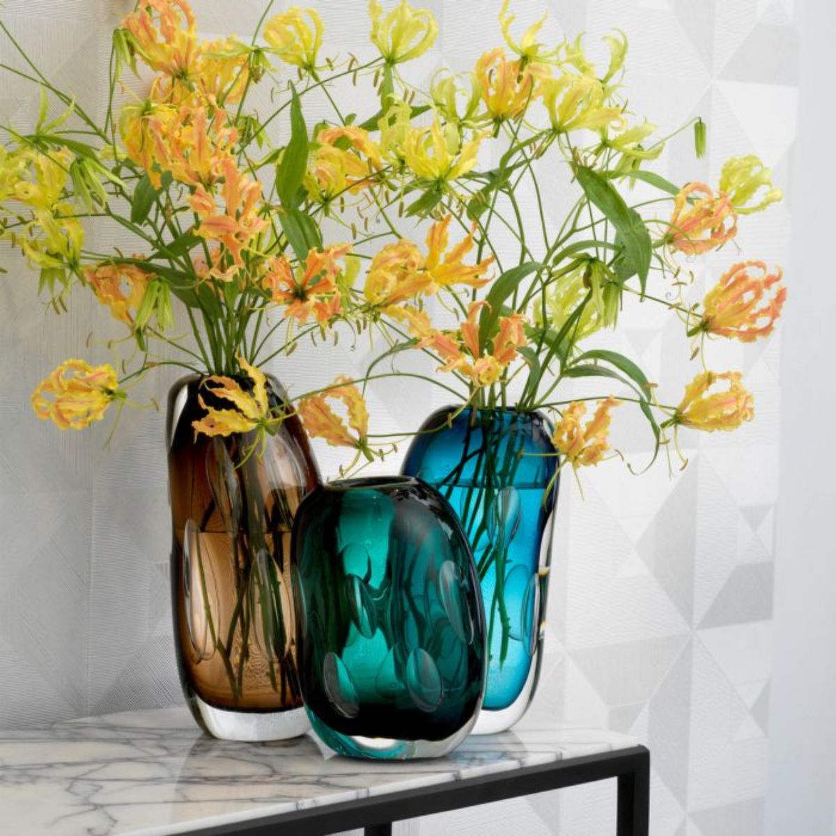 Vase en verre soufflé bleu | Eichholtz Sianni M | REMO-HOME, mobilier et décoration d'intérieur