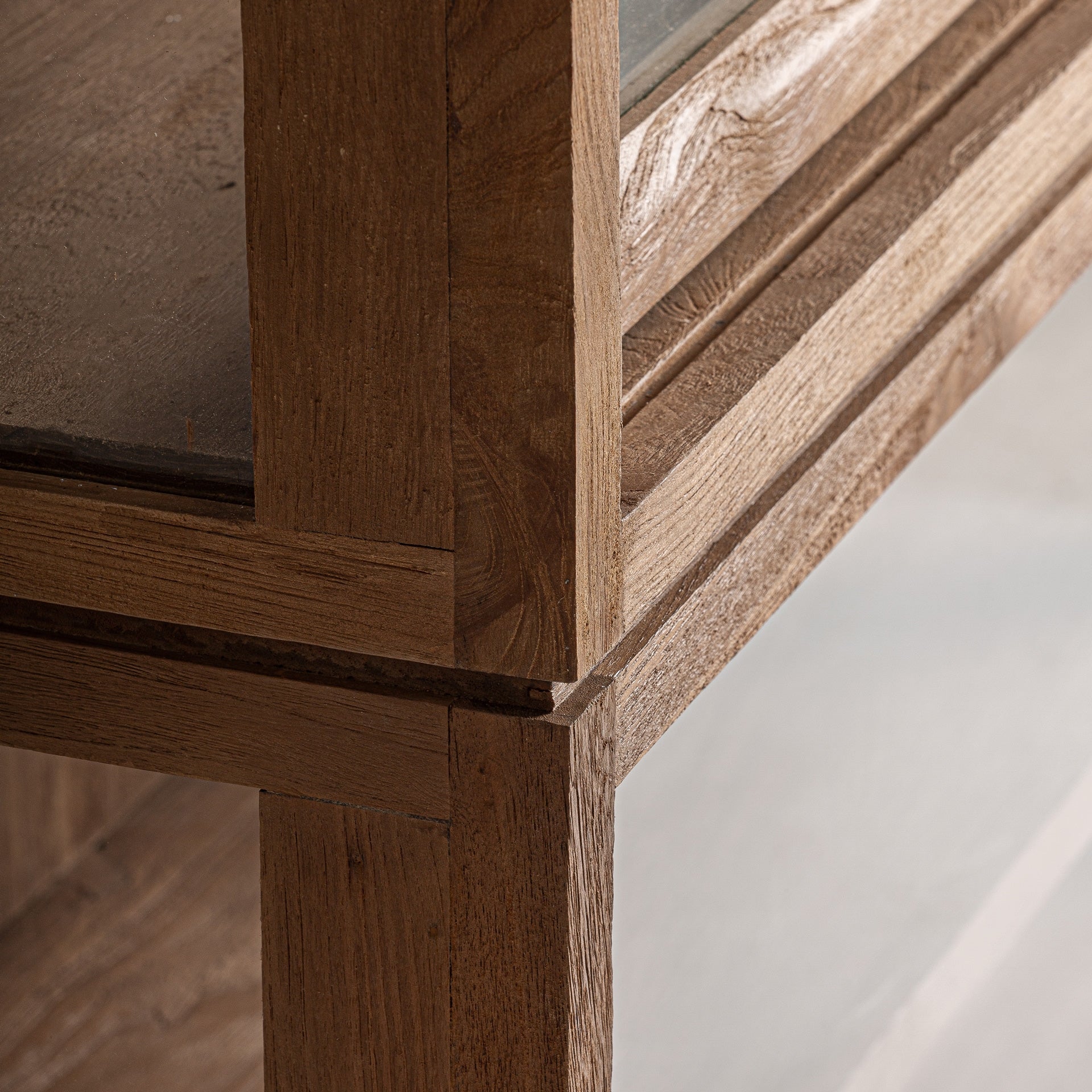 Vitrine bois de teck marron | VICAL | REMO-HOME, mobilier design et décoration d'intérieur