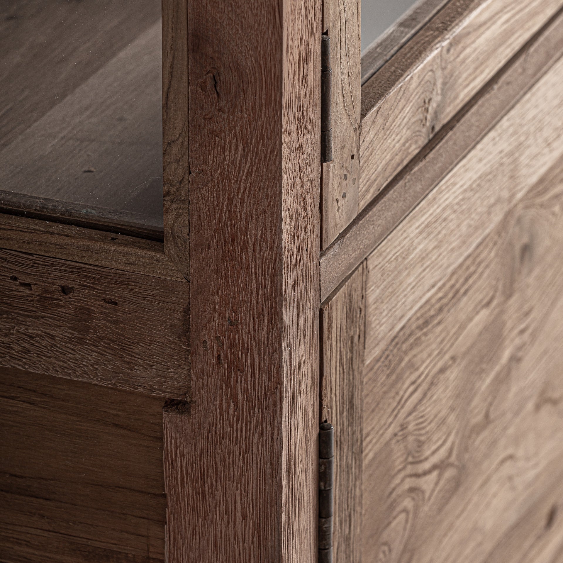 Vitrine haute bois récupéré | VICAL Helmond | REMO-HOME, mobilier design et décoration d'intérieur