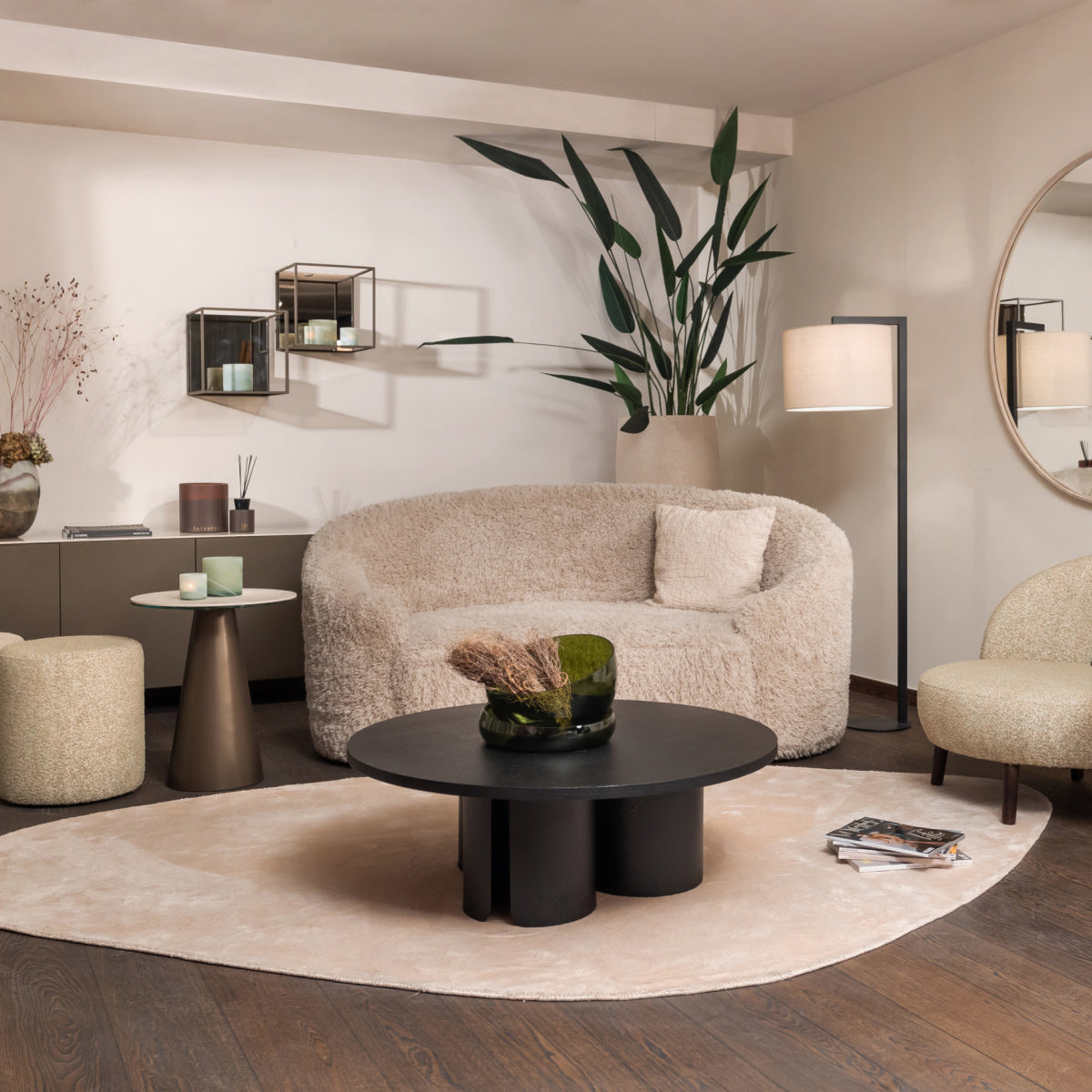 Table basse ronde en bois noir | Dôme Deco Rome | REMO, mobilier et décoration d'intérieur