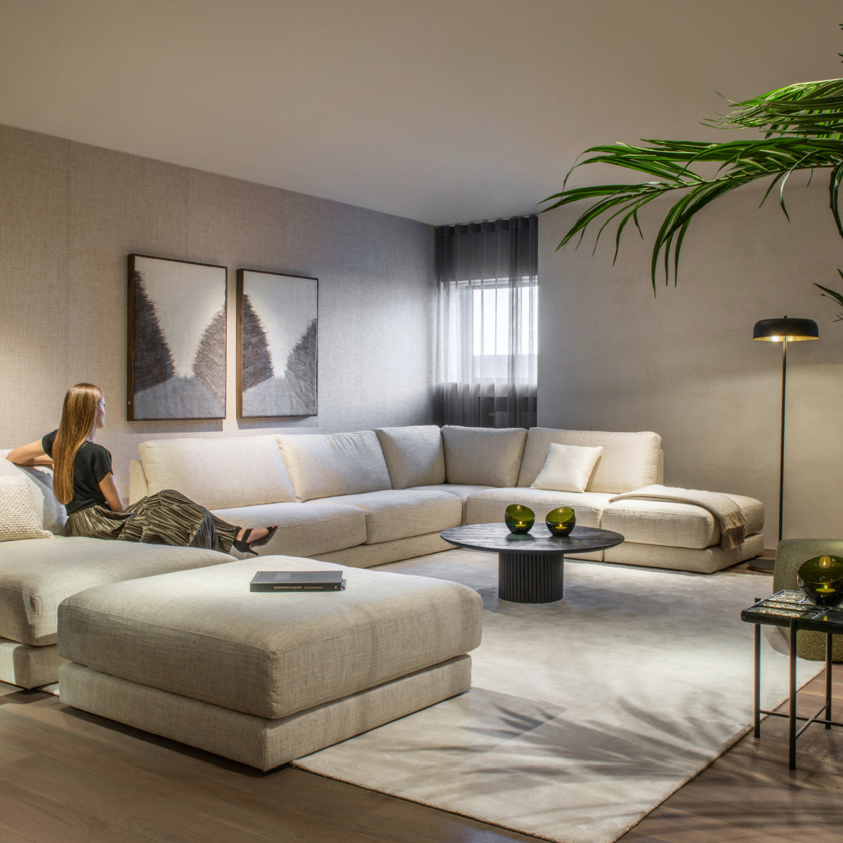 Table basse ronde en bois noir | Dôme Deco Ravenna | REMO, mobilier et décoration d'intérieur