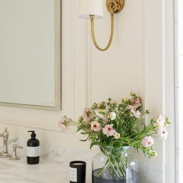 Applique murale Reed Single Brass Finition antique | Andrew Martin - vue de détail | REMO-HOME