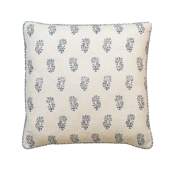 Coussin décoratif Thyme Iris on Linen Plumes durables | Andrew Martin - vue principale | REMO-HOME