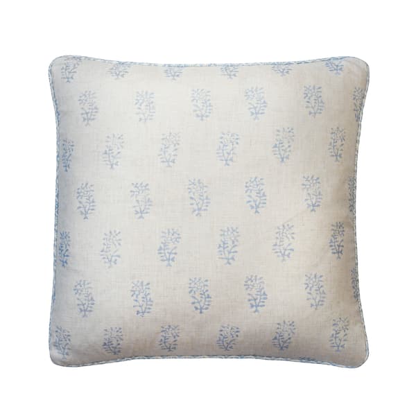Coussin décoratif Thyme Sky on Linen Plumes durables | Andrew Martin - vue principale | REMO-HOME
