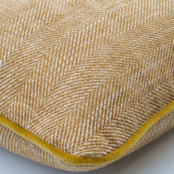 Coussin décoratif Summit Ginger Plumes durables | Andrew Martin - vue de détail | REMO-HOME