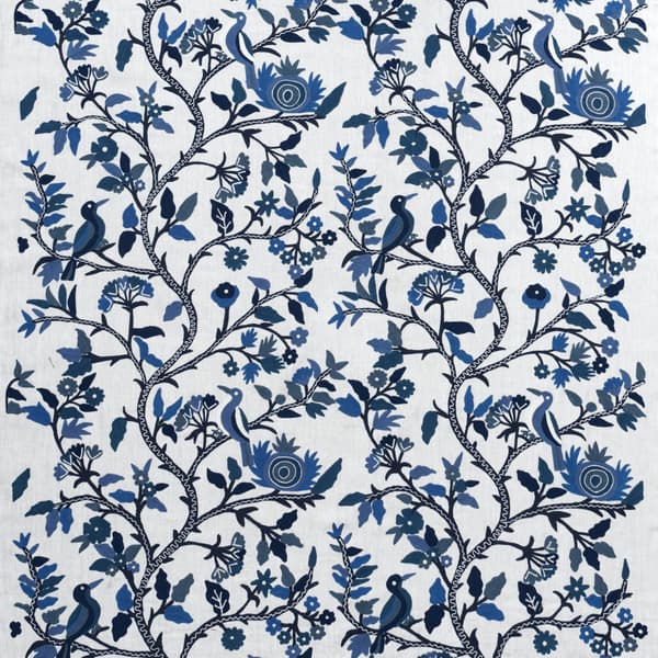 Tissu d'ameublement Birdsong Delphinium | Andrew Martin - vue principale | REMO-HOME