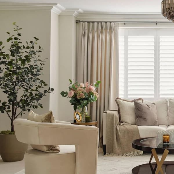 Fauteuil Madison Pivotant Stone Velvet | Andrew Martin - vue de détail | REMO-HOME