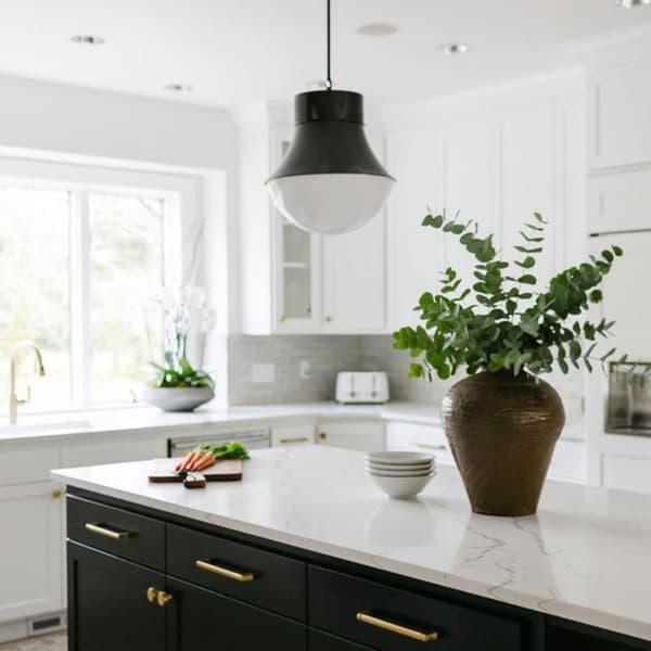 Plafonnier Precision Bronze | Andrew Martin - vue de détail | REMO-HOME