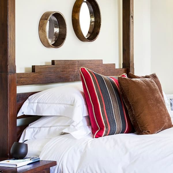 Tissu d'ameublement Santos Red | Andrew Martin - vue de détail | REMO-HOME