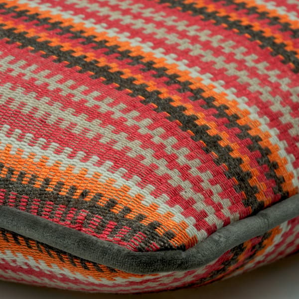 Coussin décoratif Cuchillas Multi Plumes durables | Andrew Martin - vue de détail | REMO-HOME