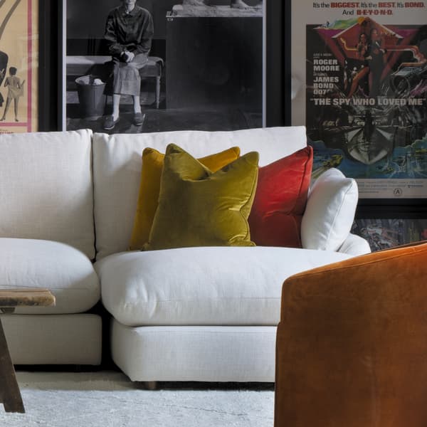 Coussin décoratif Medici Olive Plumes durables | Andrew Martin - vue de détail | REMO-HOME