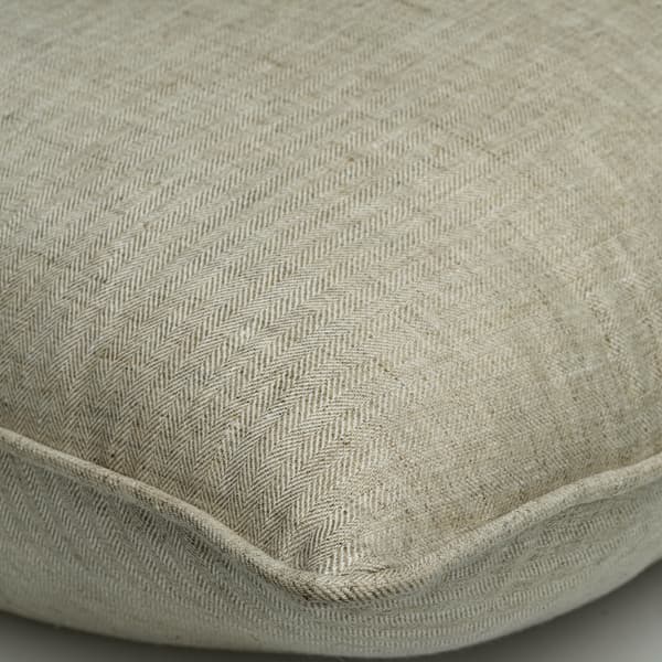 Coussin décoratif Teepee Natural Plumes durables | Andrew Martin - vue de détail | REMO-HOME