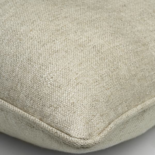 Coussin décoratif Rucksack Natural Plumes durables | Andrew Martin - vue de détail | REMO-HOME