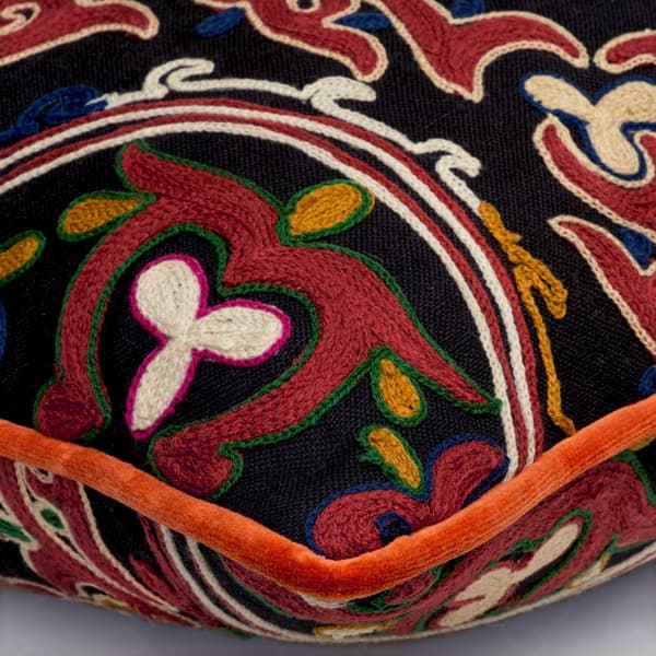 Coussin décoratif Yurt Ember Plumes durables | Andrew Martin - vue de détail | REMO-HOME