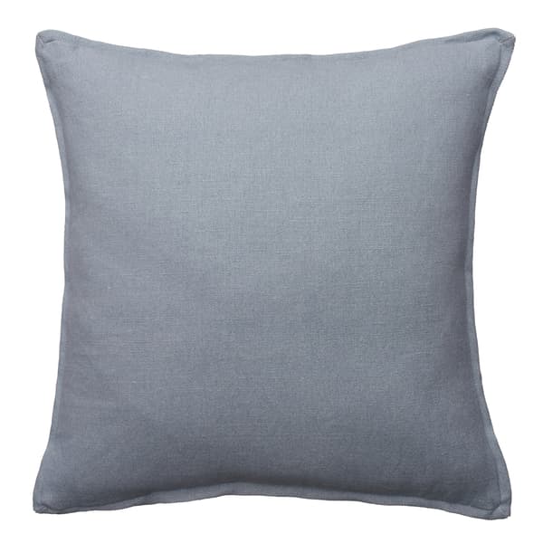 Coussin décoratif Rocco Hazy Sky Plumes durables | Andrew Martin - vue principale | REMO-HOME