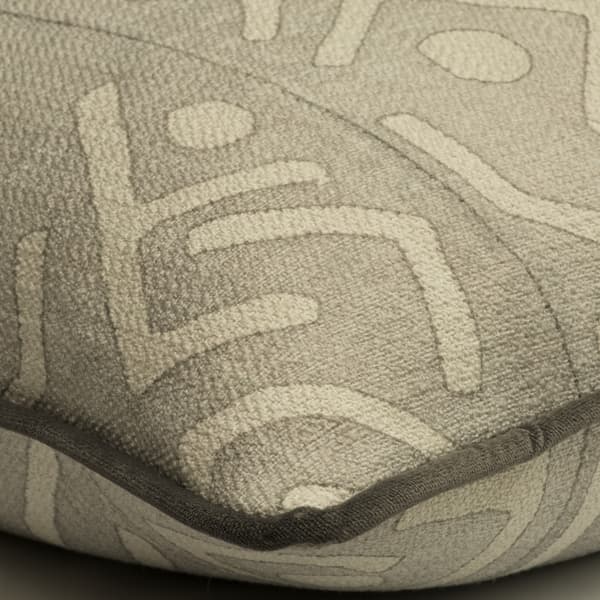 Coussin d'extérieur Trojan Smoke Outdoor Fibre creuse | Andrew Martin - vue de détail | REMO-HOME