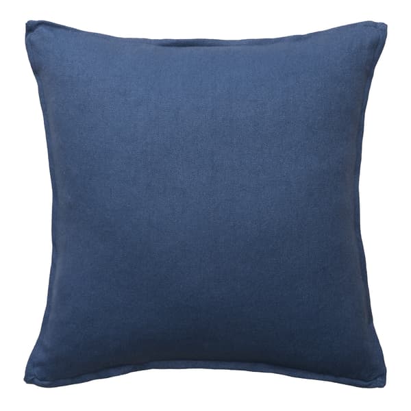 Coussin décoratif Rocco Denim Plumes durables | Andrew Martin - vue principale | REMO-HOME