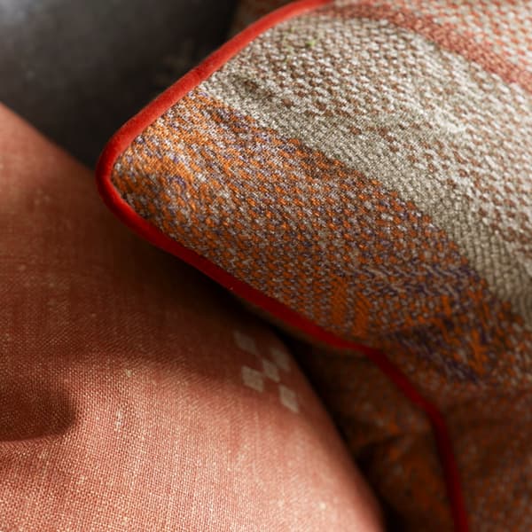Coussin décoratif Isthmus Brick / Chocolate Plumes durables | Andre... - vue de détail | REMO-HOME