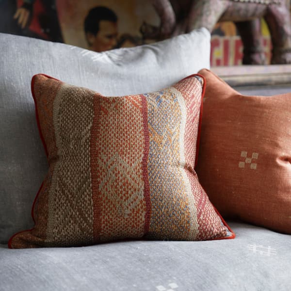 Coussin décoratif Jericho Brick Plumes durables | Andrew Martin - vue de détail | REMO-HOME