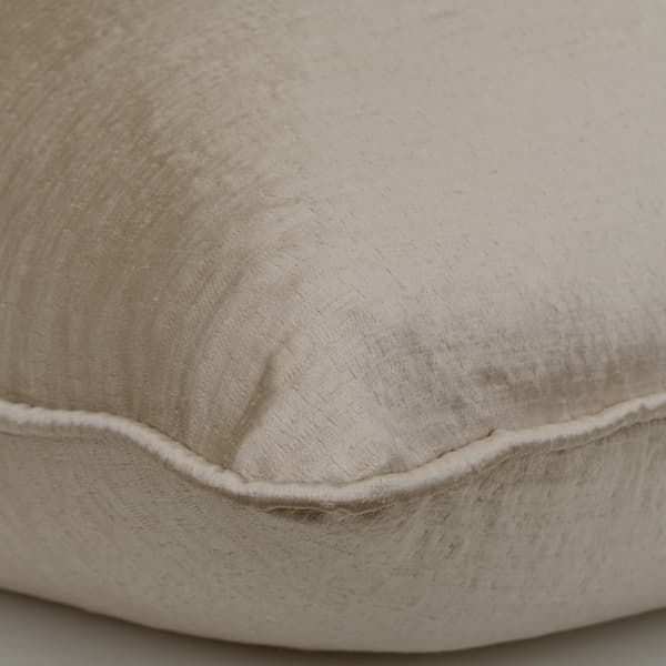 Coussin décoratif Columbus Stone Plumes durables | Andrew Martin - vue de détail | REMO-HOME