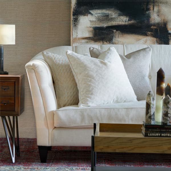 Coussin décoratif Park Ivory Plumes durables | Andrew Martin - vue de détail | REMO-HOME