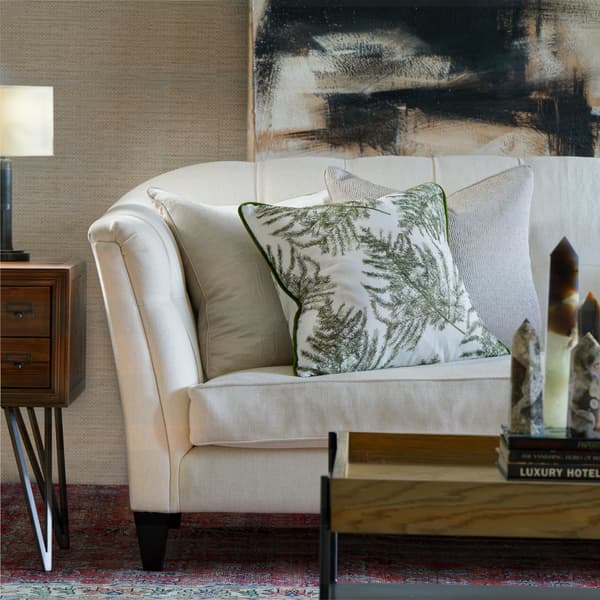 Coussin décoratif Brooklyn Leaf Plumes durables | Andrew Martin - vue de détail | REMO-HOME