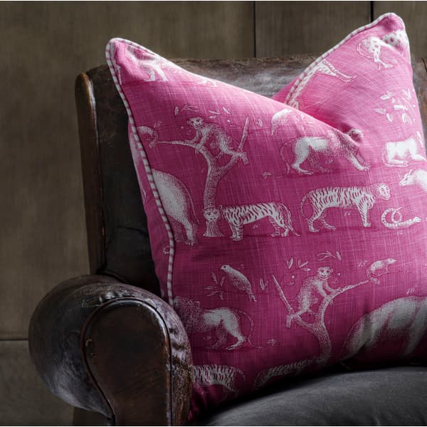 Coussin décoratif Kingdom Paradise Plumes durables | Andrew Martin - vue de détail | REMO-HOME