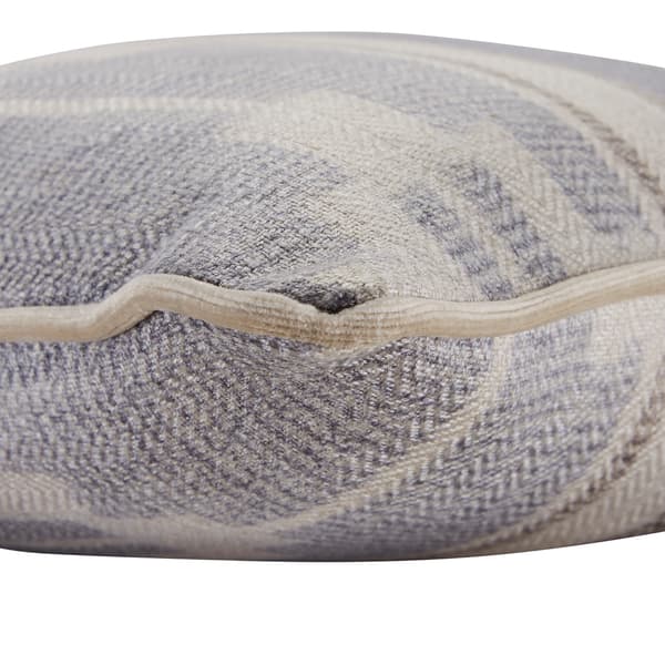 Coussin décoratif Indus Cloud Plumes durables | Andrew Martin - vue de détail | REMO-HOME