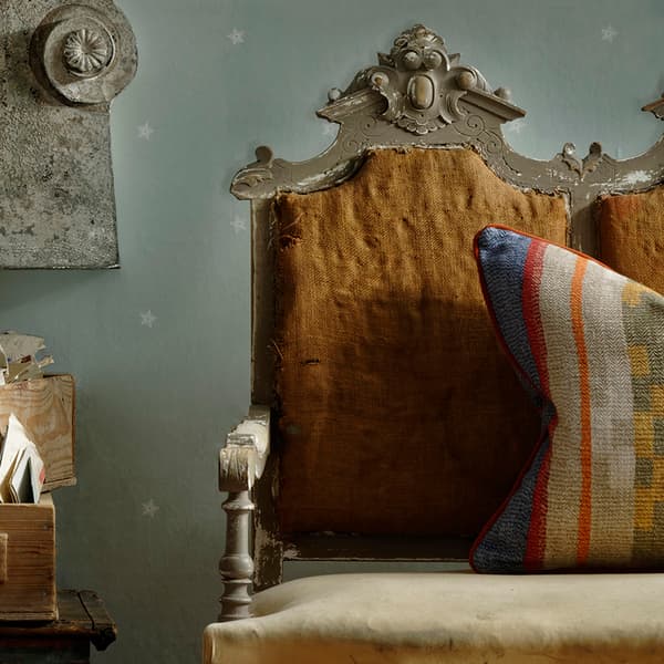 Coussin décoratif Indus Brick Plumes durables | Andrew Martin - vue de détail | REMO-HOME