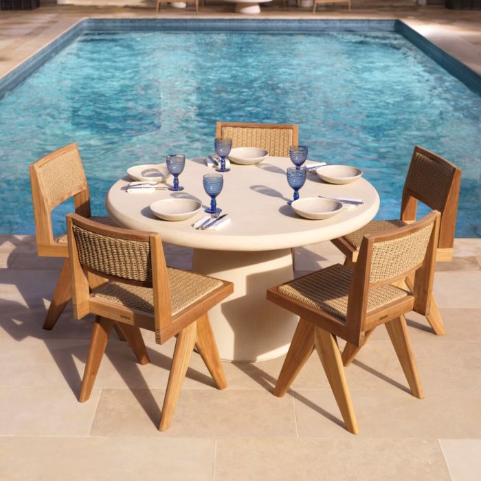 Table extérieure en béton crème | Eichholtz Cleon M