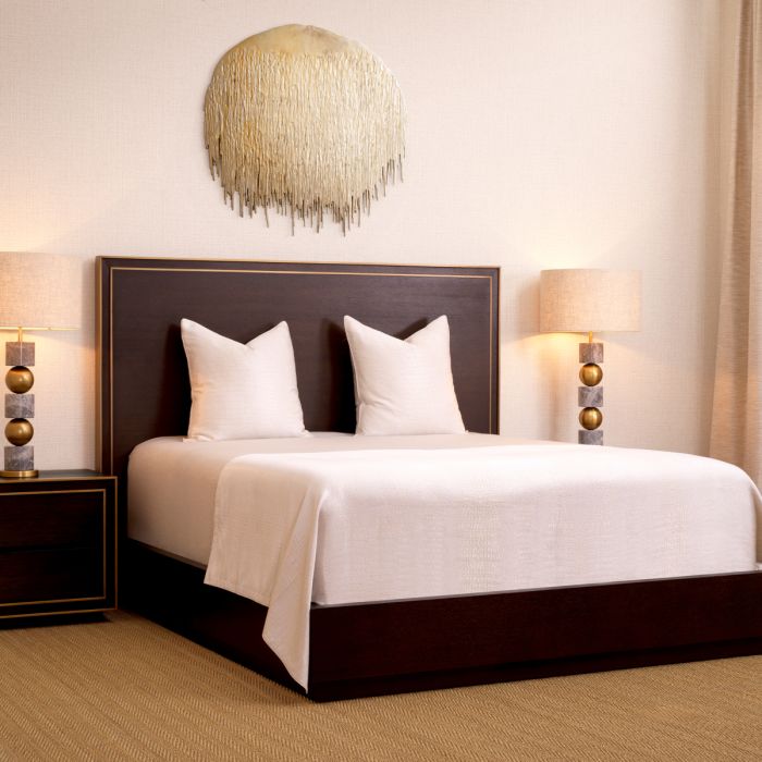 Table de chevet en chêne marron | Eichholtz Camelot