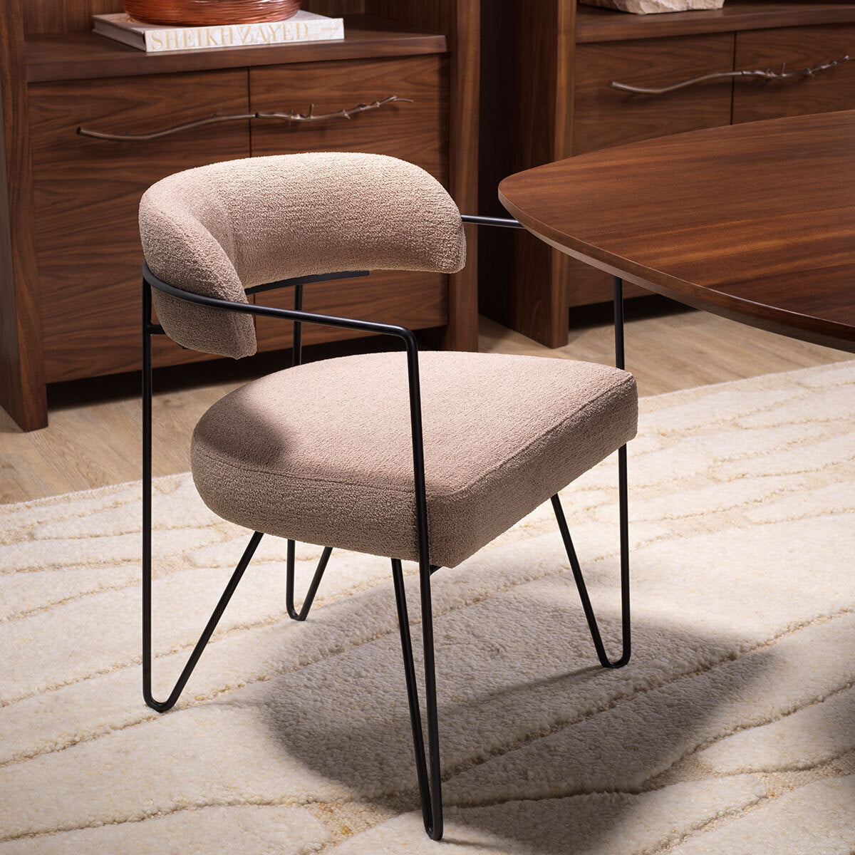 Chaise de salle à manger en bouclé blanc craie | Eichholtz Giuseppe - vue de détail | REMO-HOME