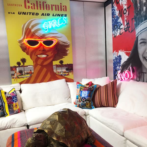 Sculpture néon Neon - California Girls 80X120 Pink/Yellow | Andrew ... - vue de détail | REMO-HOME