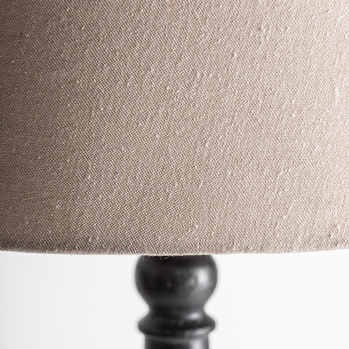 Lampadaire en manguier noir | Vical Pie | REMO, mobilier et décoration d'intérieur