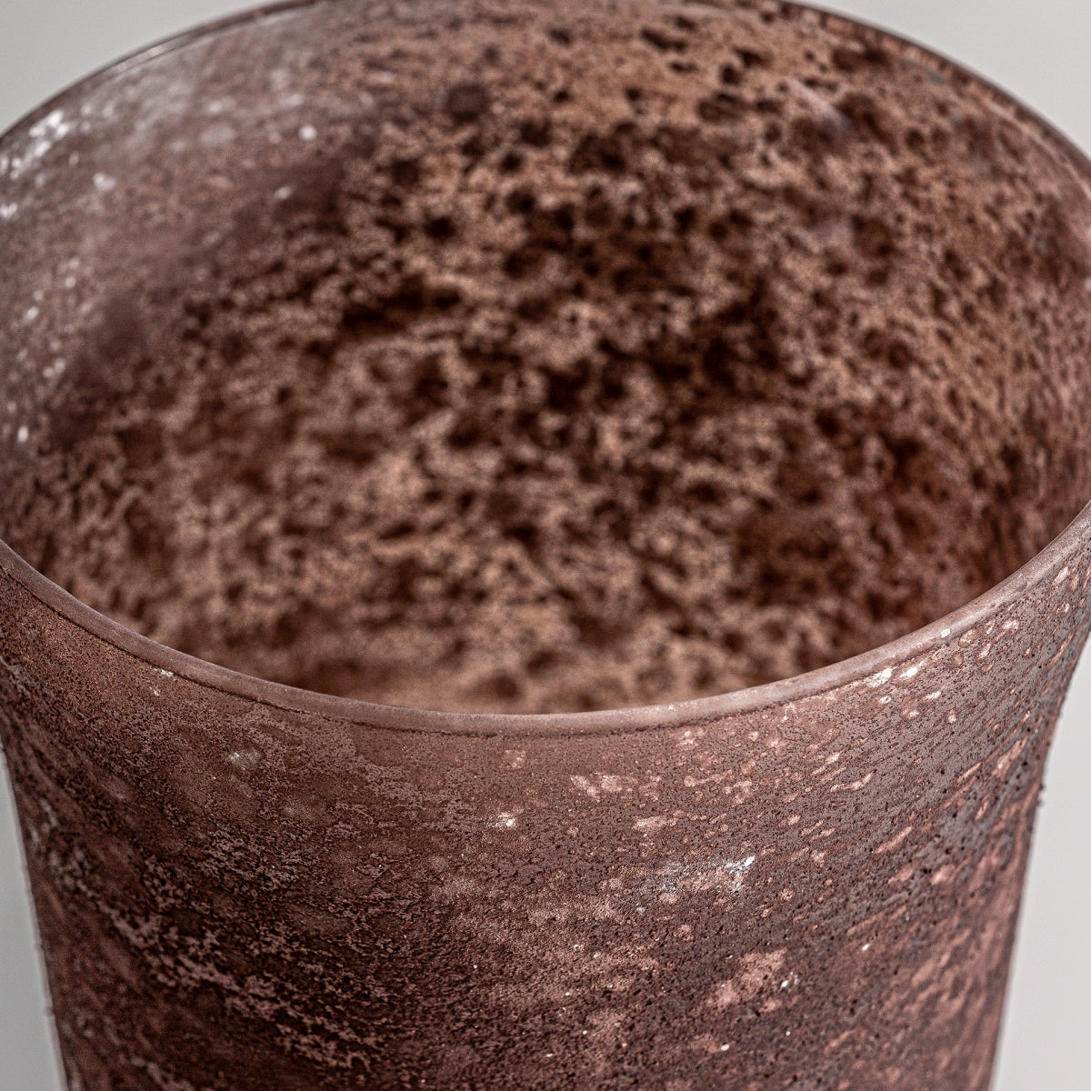 Vase évasé en verre marron | VICAL Gieler | REMO, mobilier et décoration d'intérieur