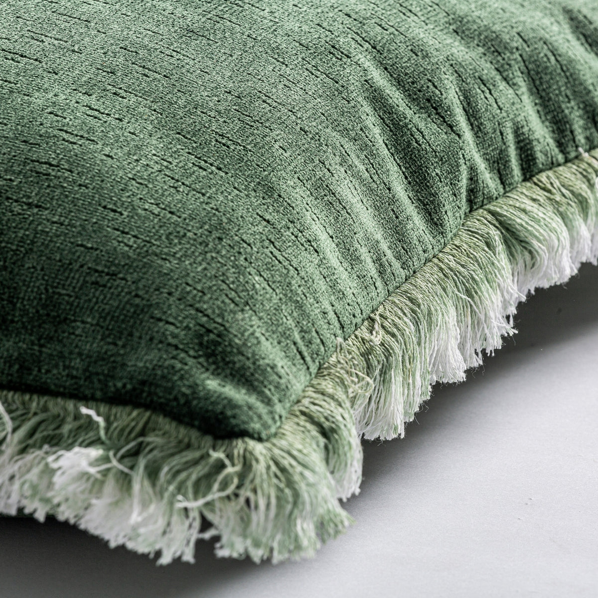 Coussin carré en velours vert | Vical Irfan | REMO, mobilier et décoration d'intérieur