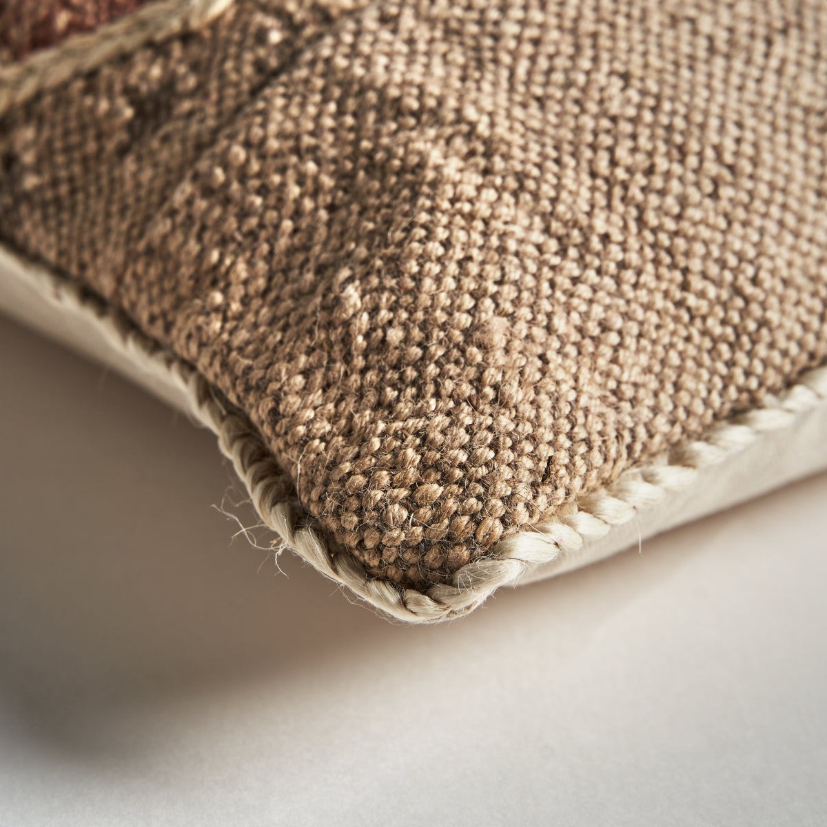 Coussin rectangulaire en jute marron | Vical Elgin | REMO, mobilier et décoration d'intérieur