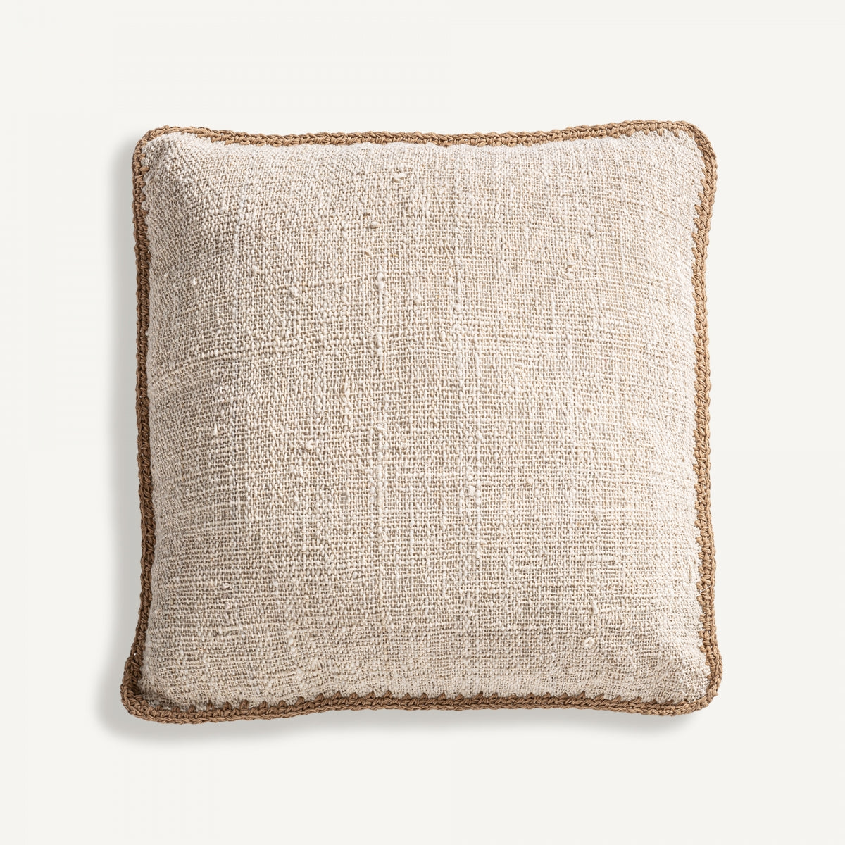 Coussin carré en tissu beige | Vical Serun | REMO, mobilier et décoration d'intérieur