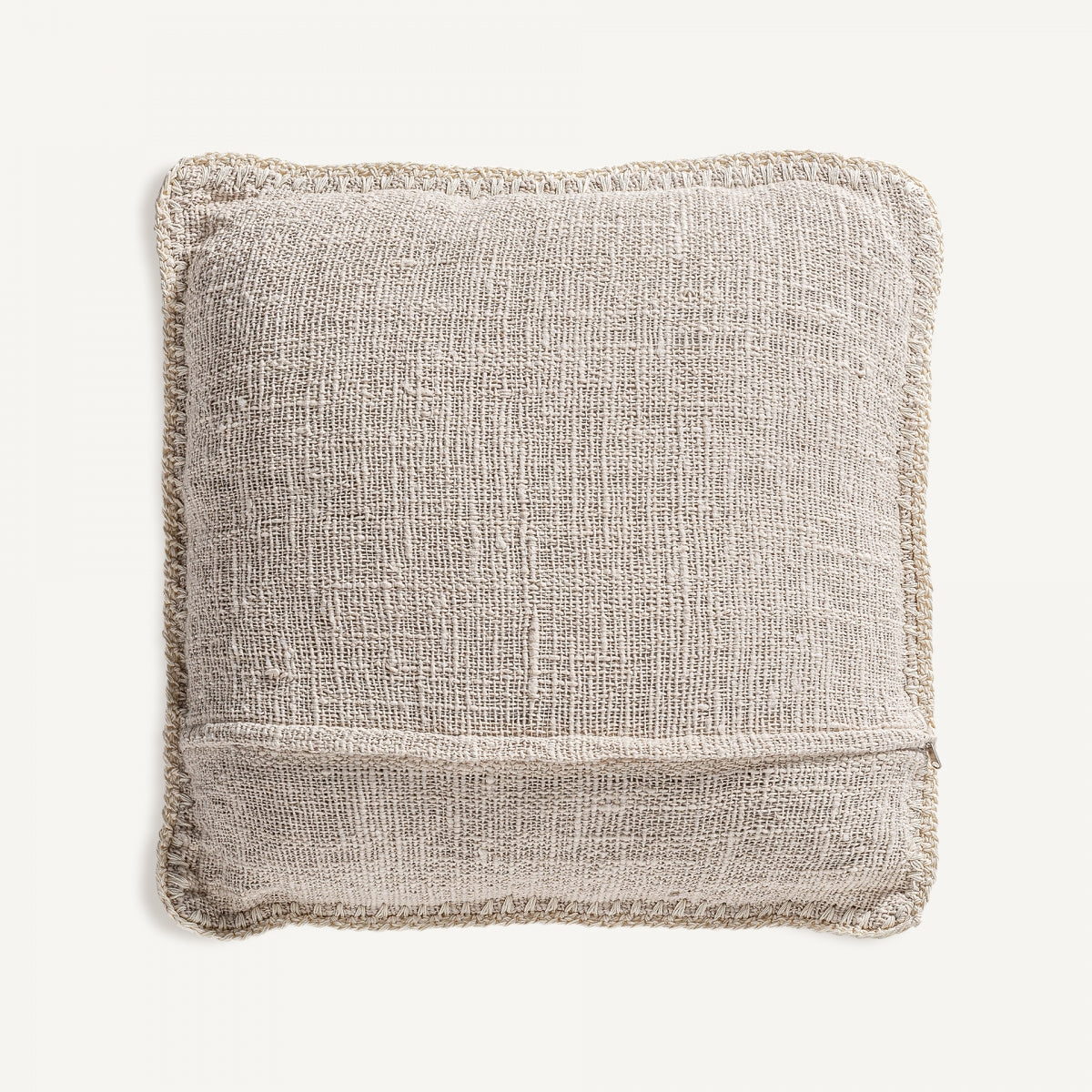 Coussin carré en tissu blanc cassé | Vical Clancy | REMO, mobilier et décoration d'intérieur