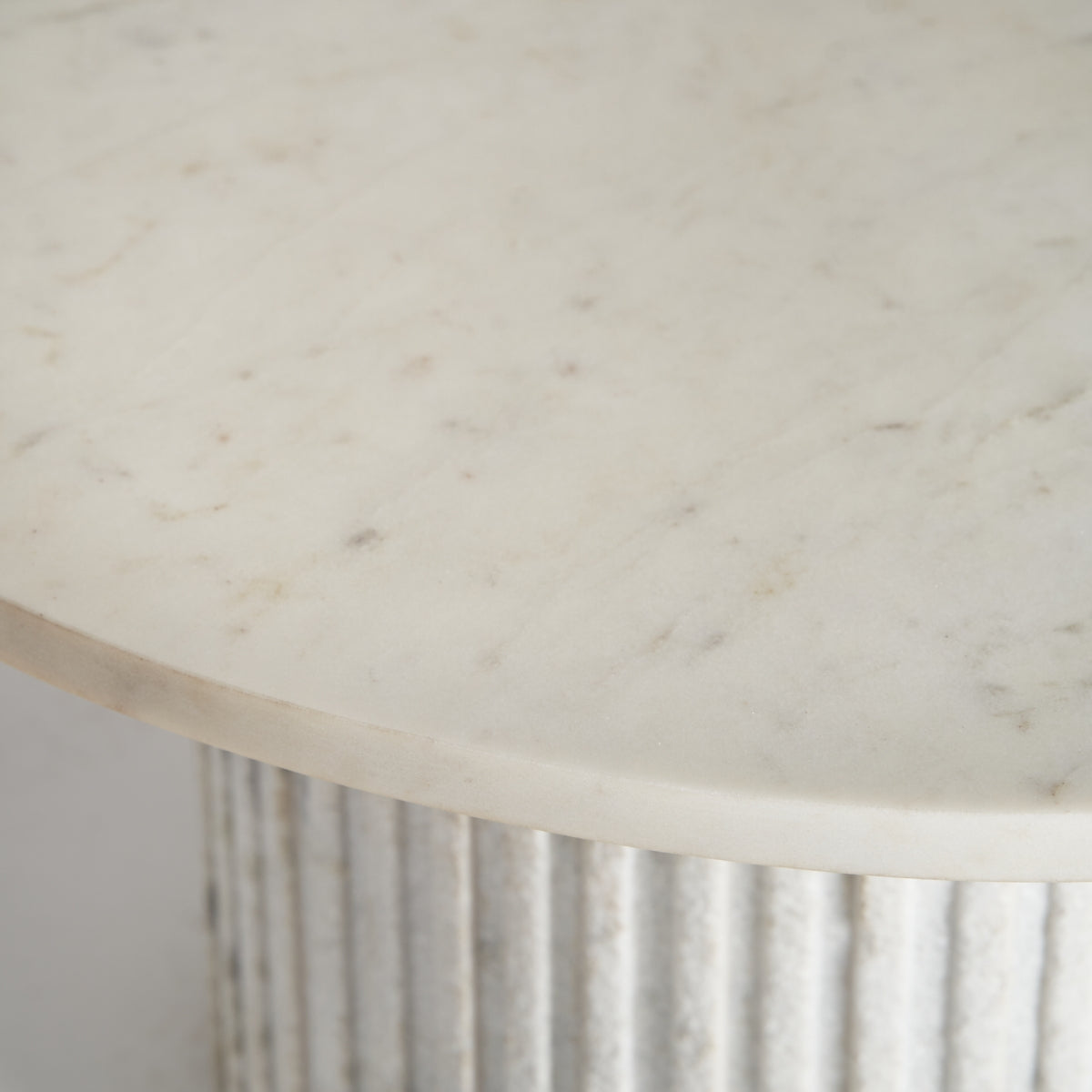 Table basse ronde en marbre blanc | VICAL Esches | REMO, mobilier et décoration d'intérieur