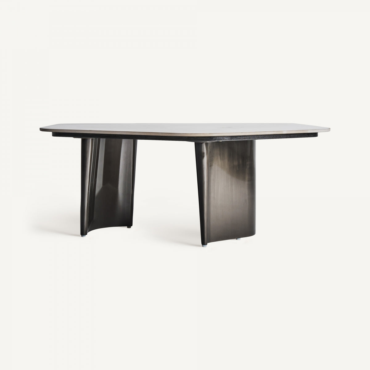 Table basse en marbre et laiton bruni | VIDAL Kalvatn S | REMO, mobilier et décoration d'intérieur