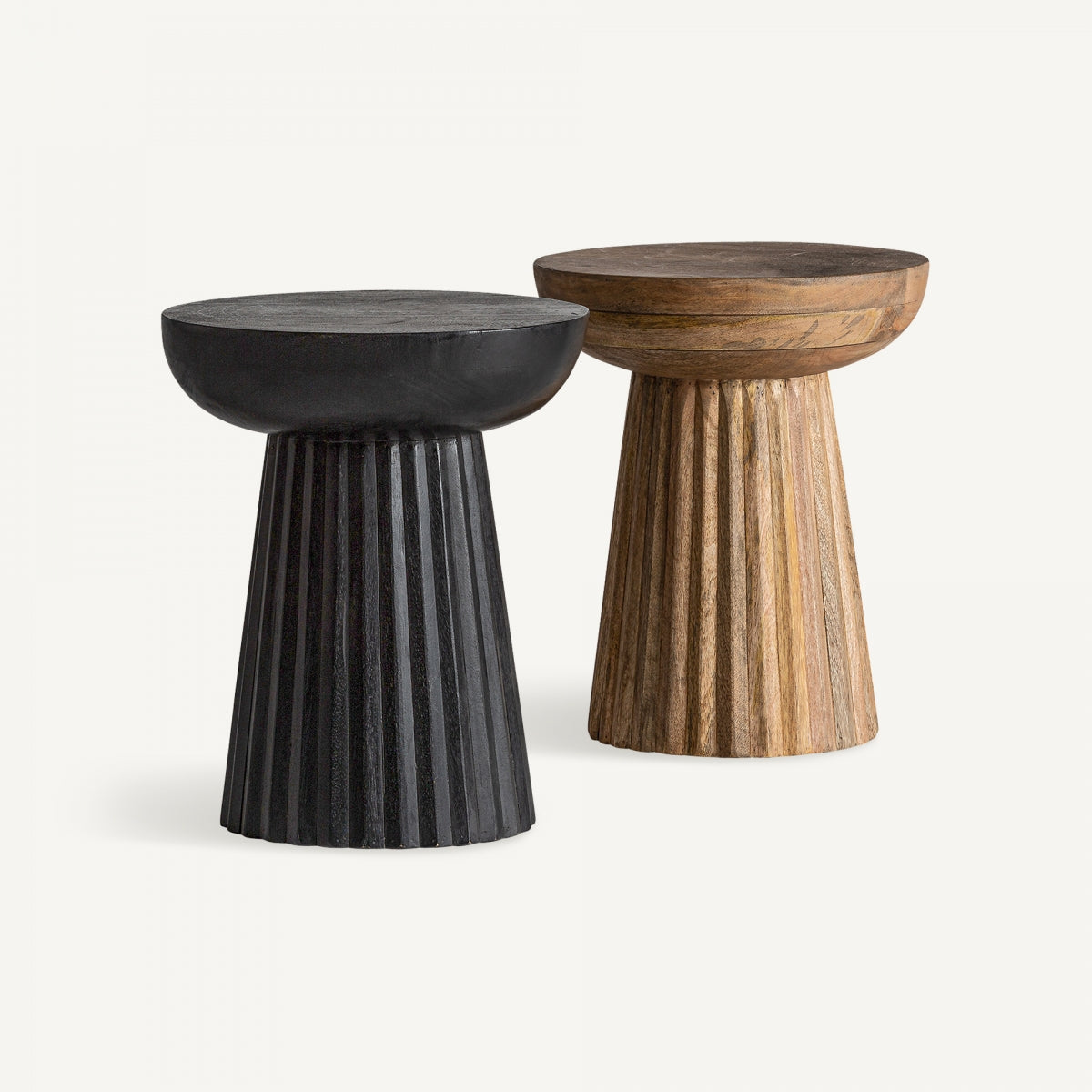 Table d'appoint en manguier noir plissé | VICAL Wood | REMO, mobilier et décoration d'intérieur