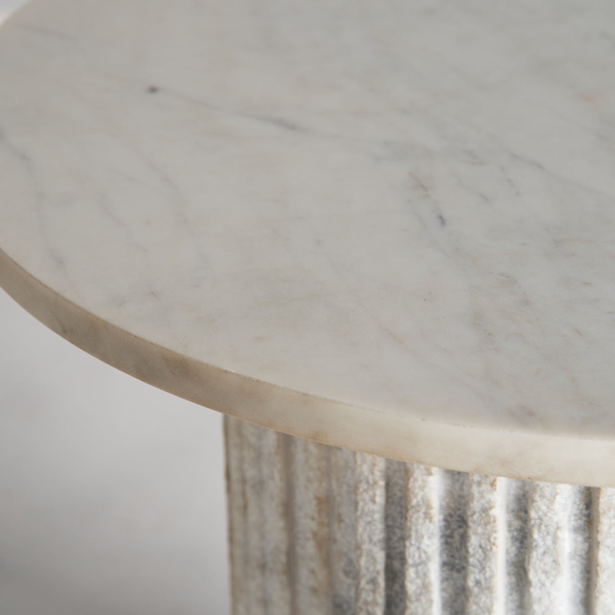 Table d'appoint en marbre blanc | VIDAL Esches | REMO, mobilier et décoration d'intérieur